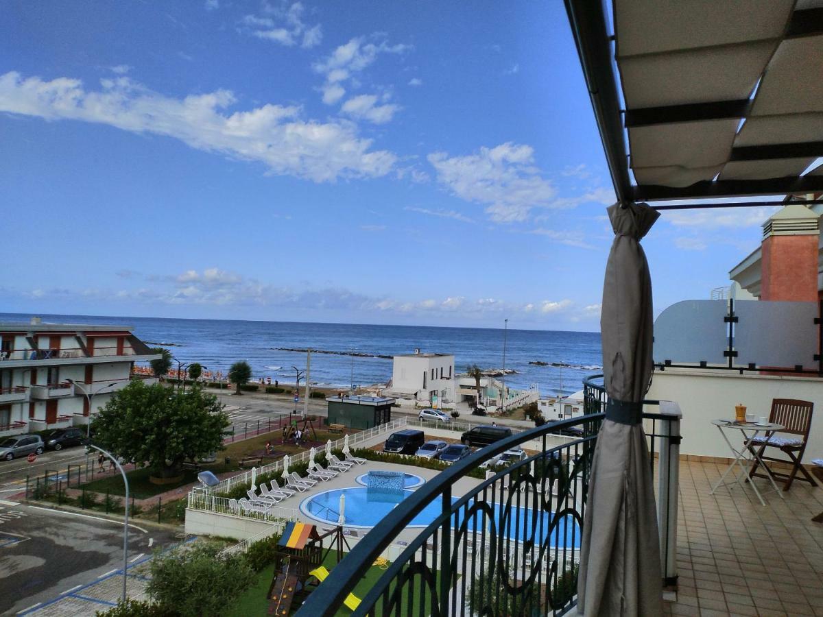 Penthouse On The Adriatic Sea Lejlighed Martinsicuro Eksteriør billede